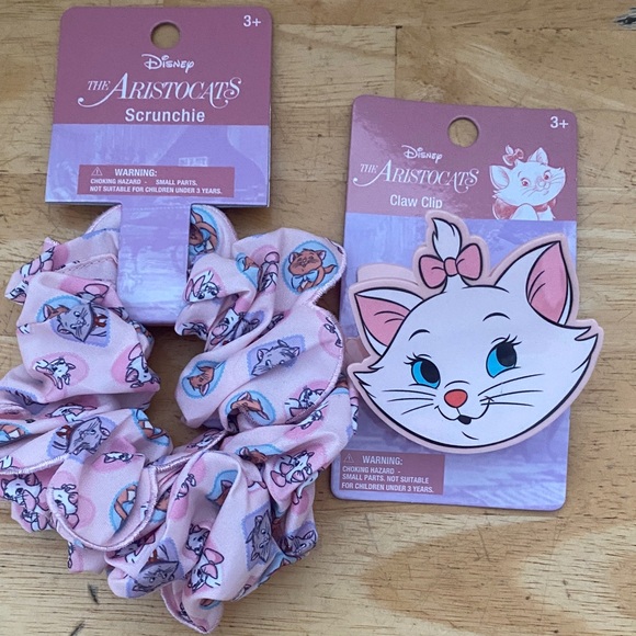 Disney Accessories - Disney Aristocats Marie hair set - Scrunchie and Claw Clip Hair Set NWT